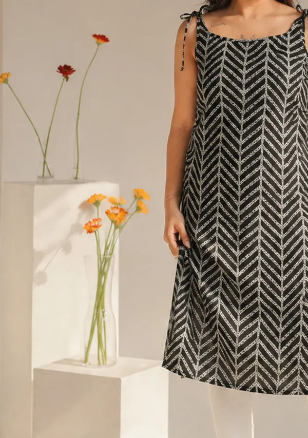 Naira_Black_Chevron_Tie_Up_Long_Kurti_Cotton