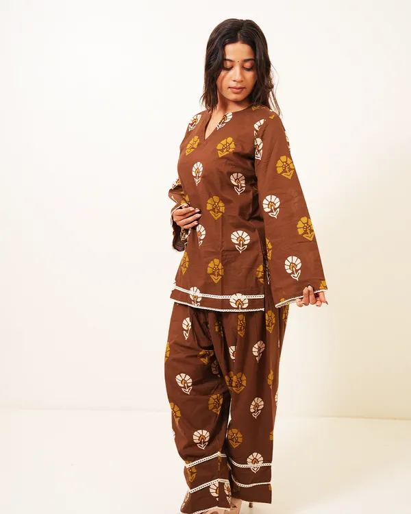 Mahira_Cocoa_Brown_Floral_Farshi_Salwar_Co_Ord_Set_Brown