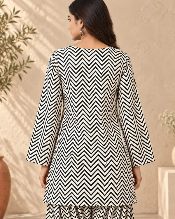 Black_And_White_Printed_Straight_Kurta_Set_for_Women