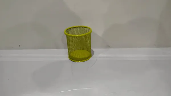 Yellow_Mesh_Pen_Stand