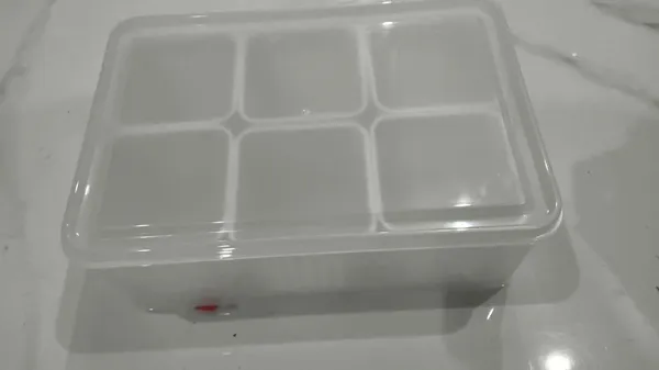 Plastic_Six_Compartment_Food_Storage_Container