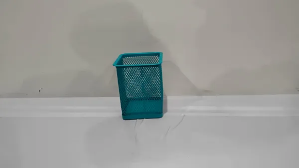 Teal_Mesh_Desktop_Pen_Holder