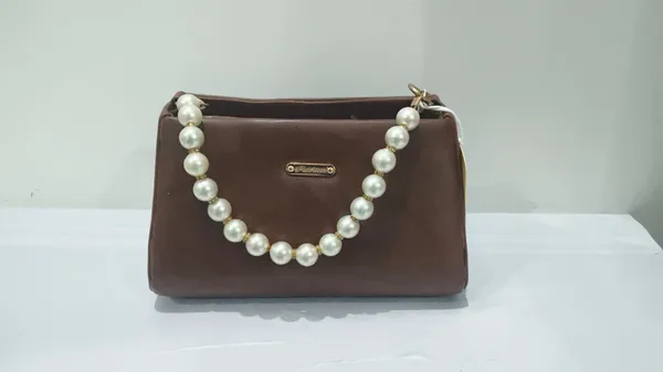 Brown_Pearl_Chain_Handbag_for_Women