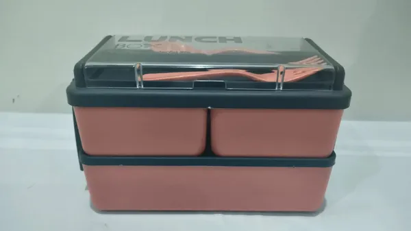 Pink_Lunch_Box_With_Spoon_And_Fork