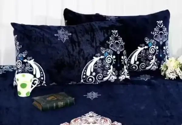Blue_Premium_Velvet_Bedsheets_With_Pillow_Covers