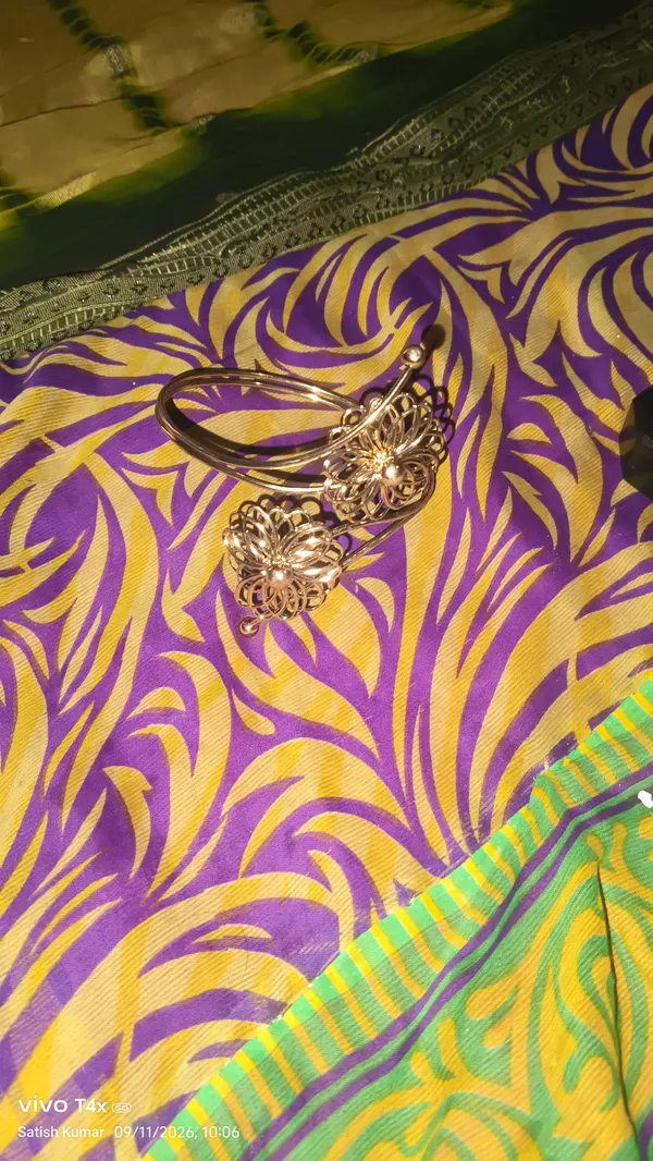 Gold_Stainless_Steel_Floral_Bracelet_For_Women