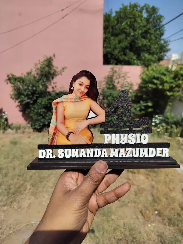 Personalized_Physiotherapist_Name_Plate_8_x_5_Inch_|_Custom_Doctor_Name_Sign_with_Photo_&_3D_Acrylic_Lettering_|_Professional_Desk_Nameplate_Gift_for_Men_&_Women