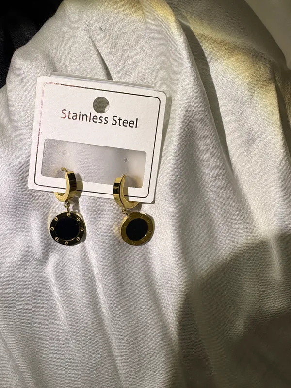 Gold_Stainless_Steel_Black_Drop_Earrings