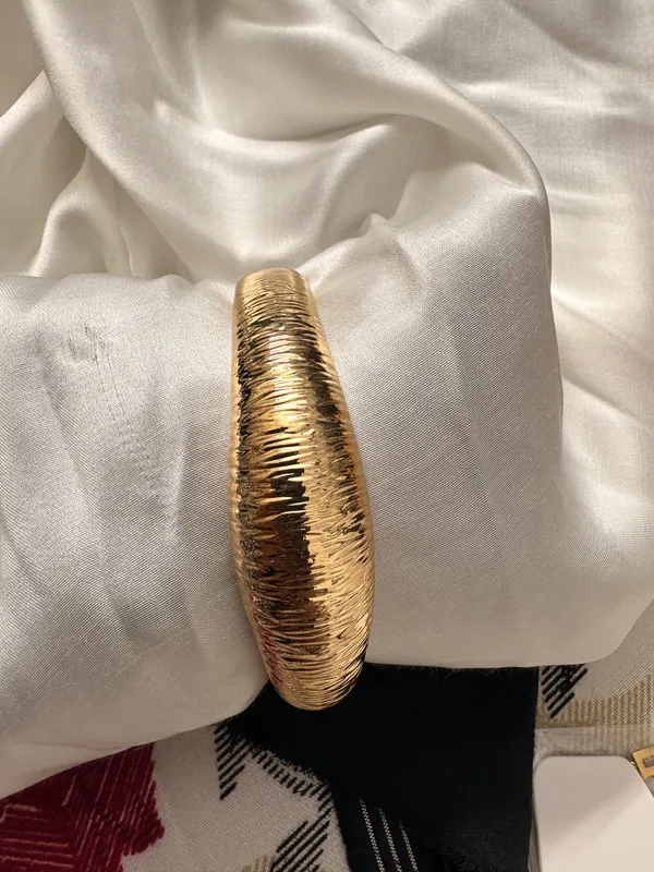Gold_Textured_Bangle