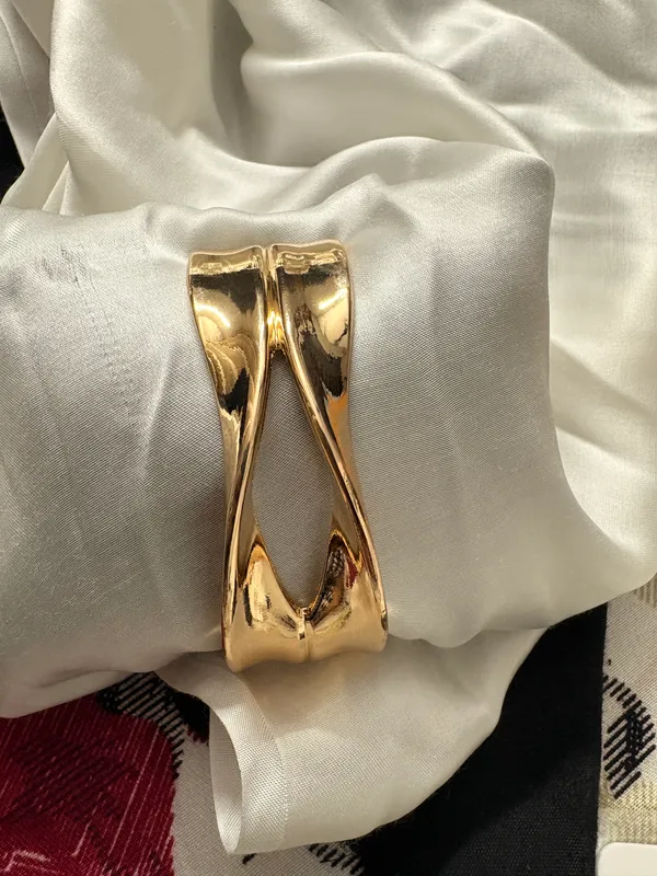 Gold_Tone_Metal_Hair_Clip
