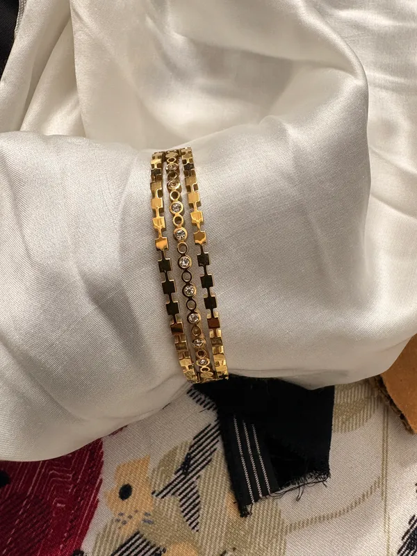Gold-Tone_Geometric_Link_Bracelet
