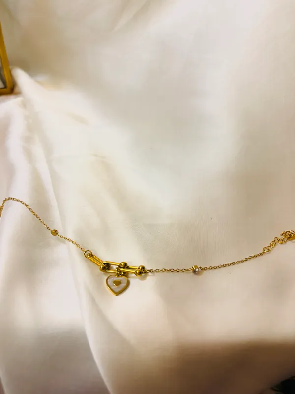 Gold_Metal_Charm_Bracelet