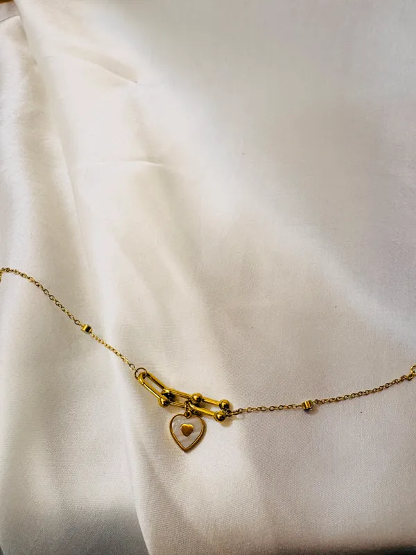 Gold_Metal_Charm_Bracelet