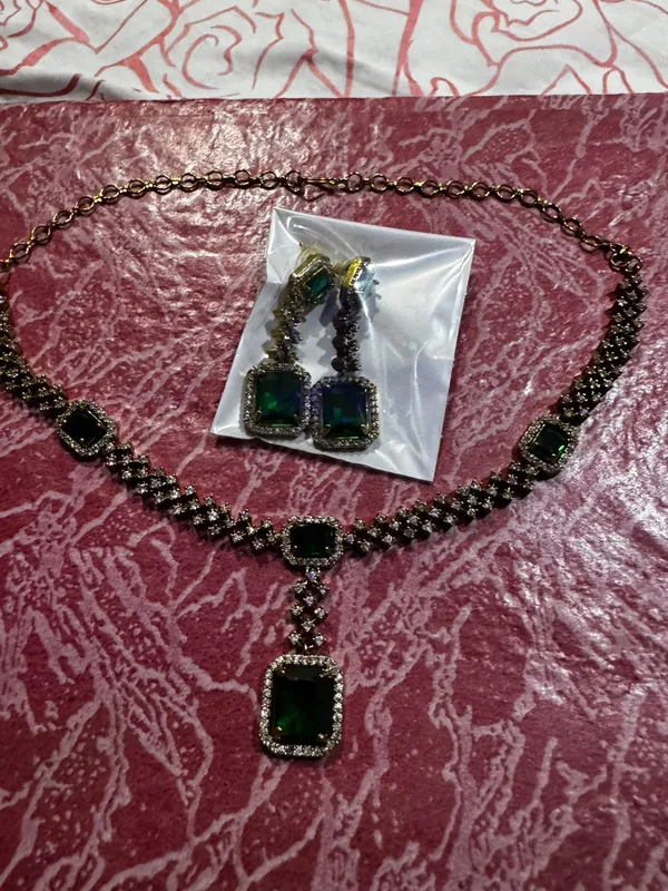 Green_Stone_Stainless_Steel_Statement_Necklace_Set_For_Women