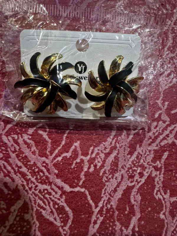 Black_Gold-Tone_Anti_Tarnish_Floral_Stud_Earrings_For_Women_-_Pack_of_2