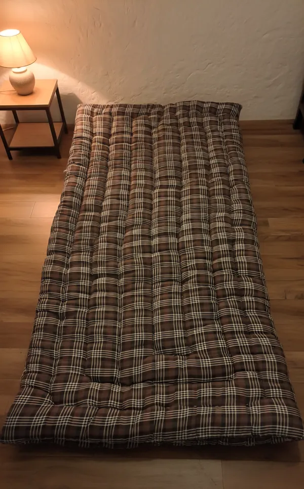 Multicolor_Cotton_Plaid_Roll-Up_Quilt_Mattress_Bedroom