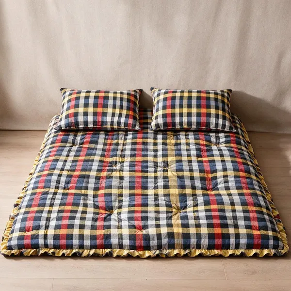Multicolor_Cotton_Checkered_Quilted_Rollable_Floor_Mattress_Bedroom