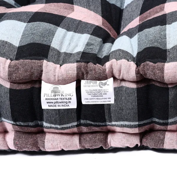 Multicolor_Cotton_Checked_Double_Bed_Quilt_Bedroom