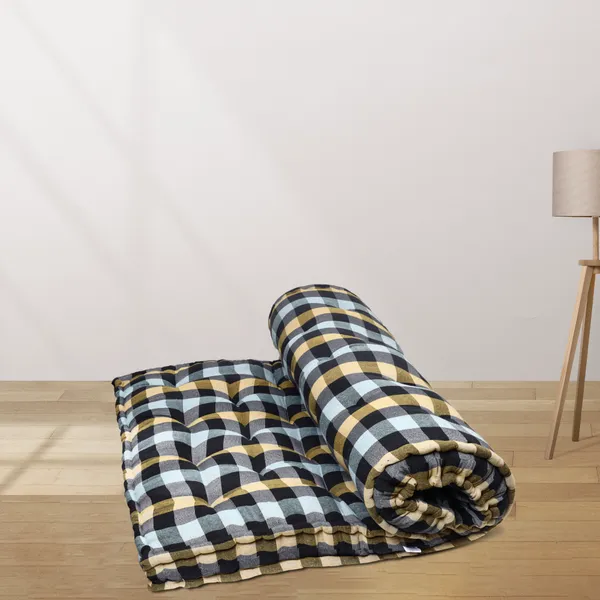 Multicolor_Cotton_Checkered_Quilted_Rollable_Floor_Mattress_Bedroom