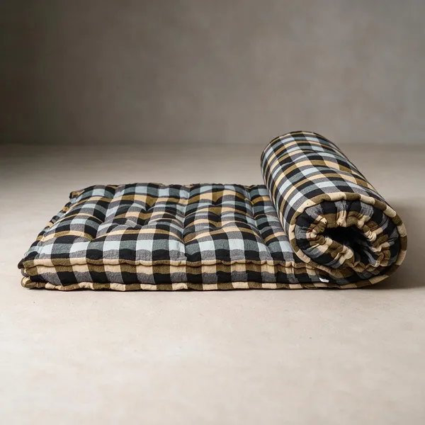 Multicolor_Cotton_Checkered_Quilted_Rollable_Floor_Mattress_Bedroom