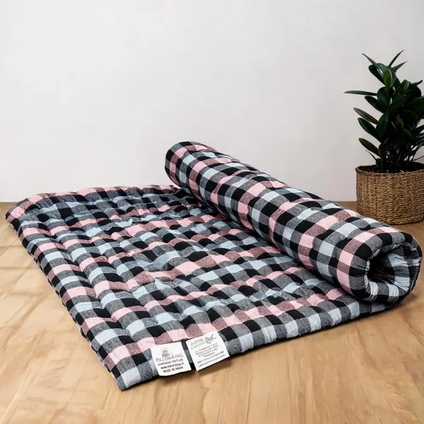 Multicolor_Cotton_Quilted_Checkered_Floor_Mattress_Bedroom