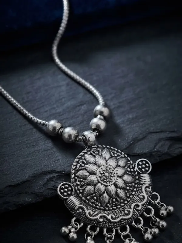 Silver_Oxidized_Floral_Engraved_Statement_Necklace_For_Women