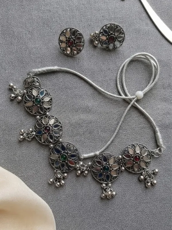 Silver_Oxidised_Floral_Stone_Traditional_Necklace_Set_For_Women