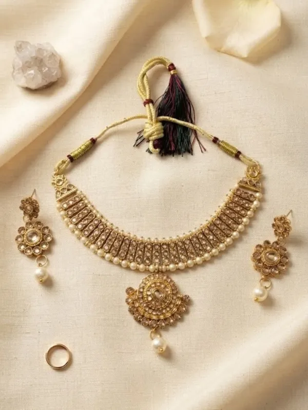 Gold_Tone_Kundan_Pearl_Bridal_Jewellery_Set_For_Women