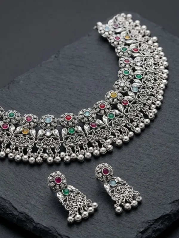 Silver_Oxidized_Floral_Stone_Necklace_Set_For_Women