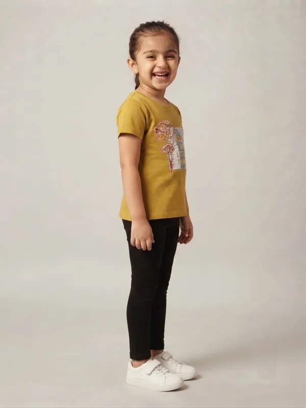 Yellow_Short_Sleeve_Graphic_T-Shirt_for_Girls