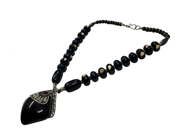 Black_Beaded_Pendant_Necklace_for_Women