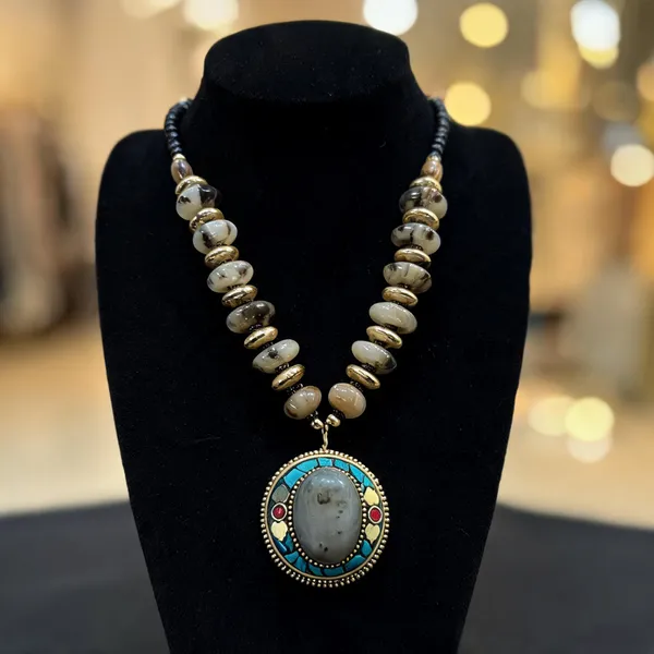 Green_Brass_Glass_Oval_Pendant_Statement_Necklace_For_Women