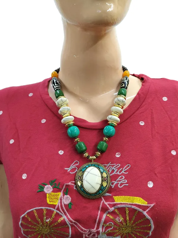 Multicolor_Beaded_Pendant_Necklace_for_Women