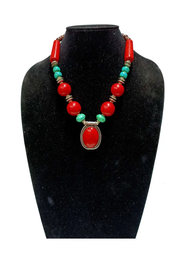Red_Beaded_Pendant_Necklace_for_Women