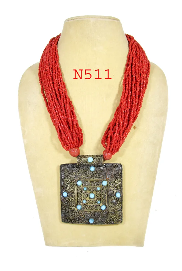 Red_Beaded_Oxidized_Pendant_Necklace_for_Women