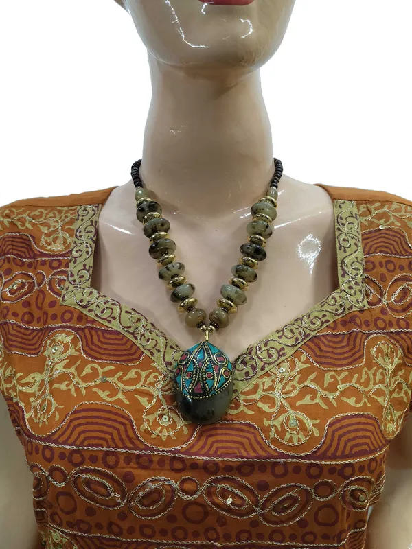 Multicolour_Beaded_Pendant_Necklace_for_Women
