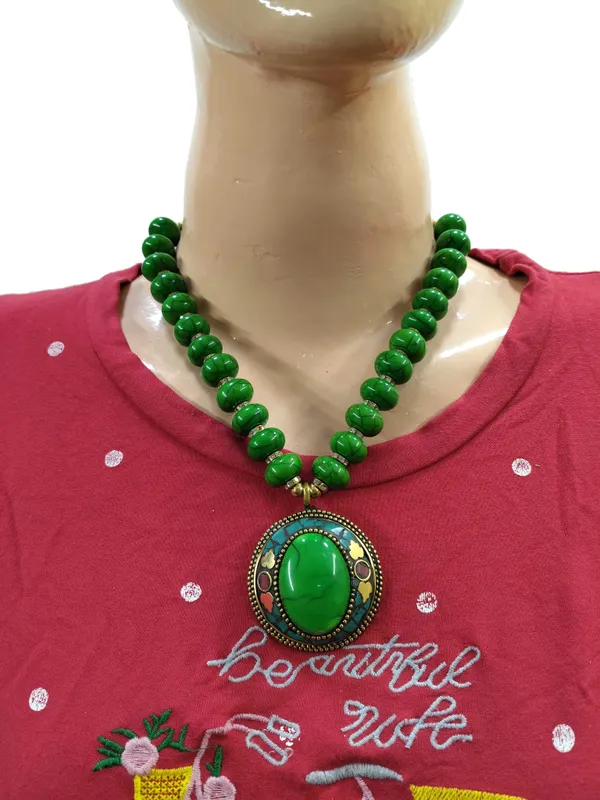 Green_Beaded_Pendant_Necklace_for_Women