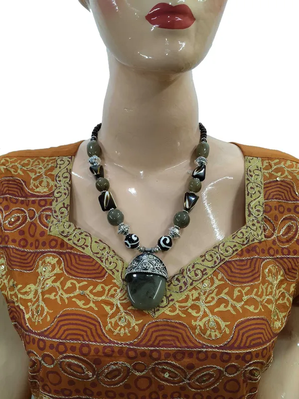 Black_Beaded_Statement_Necklace_for_Women