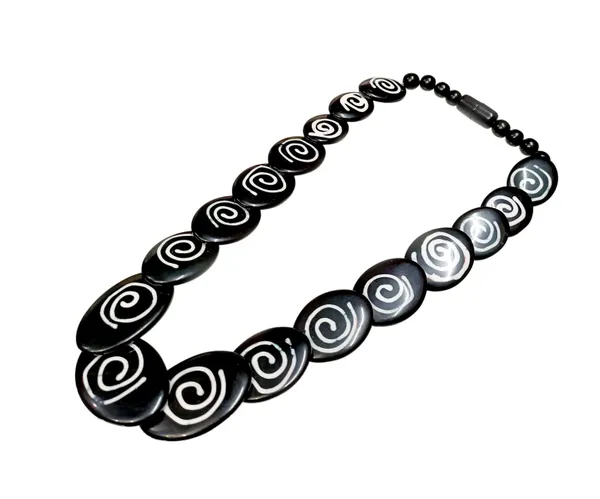 Black_Beaded_Spiral_Design_Necklace_for_Women