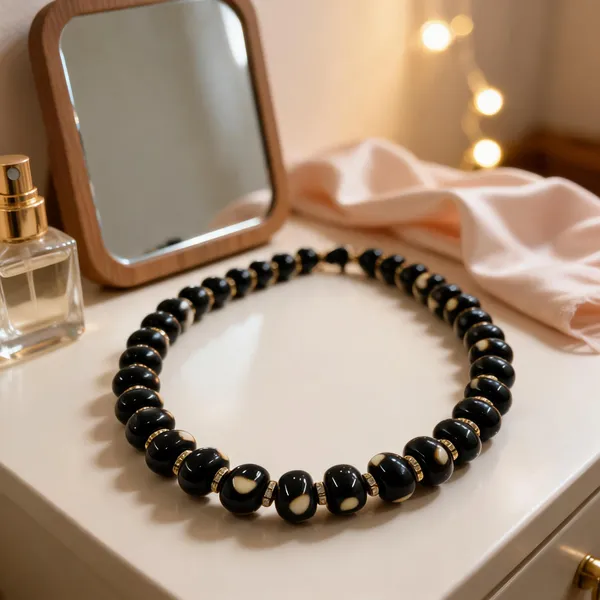Black_Resin_Beaded_Traditional_Necklace_For_Women