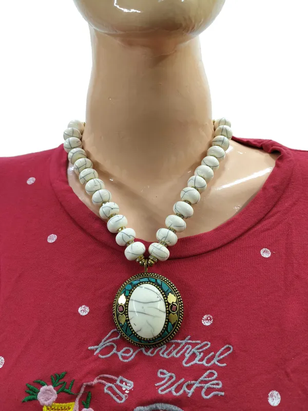 White_Beaded_Pendant_Necklace_for_Women
