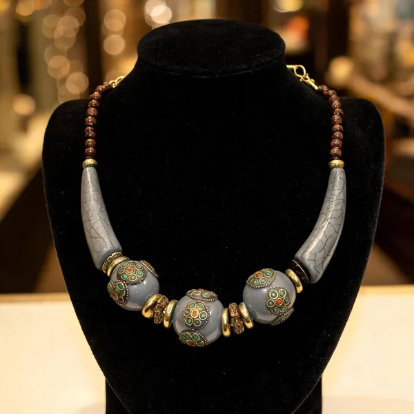 Black_Resin_Wood_Beaded_Statement_Necklace_For_Women