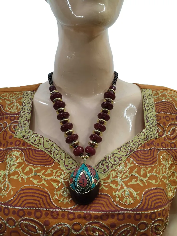 Maroon_Beaded_Pendant_Necklace_for_Women