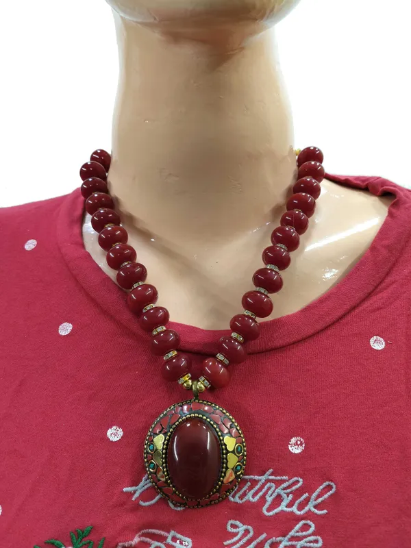 Maroon_Beaded_Pendant_Necklace_for_Women