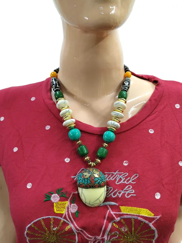 Multicolour_Beaded_Pendant_Necklace_for_Women