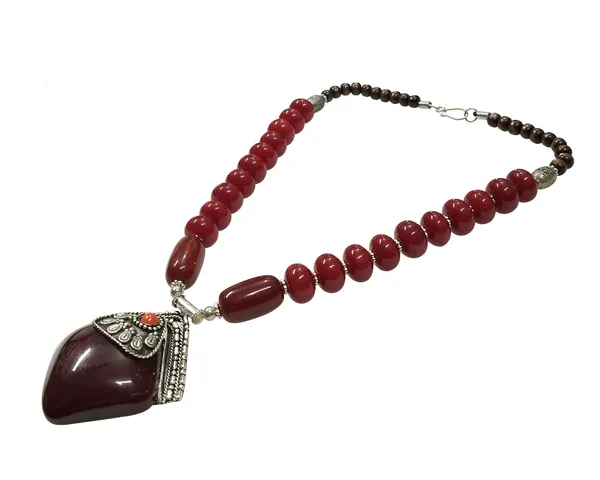 Maroon_Beaded_Statement_Necklace_for_Women