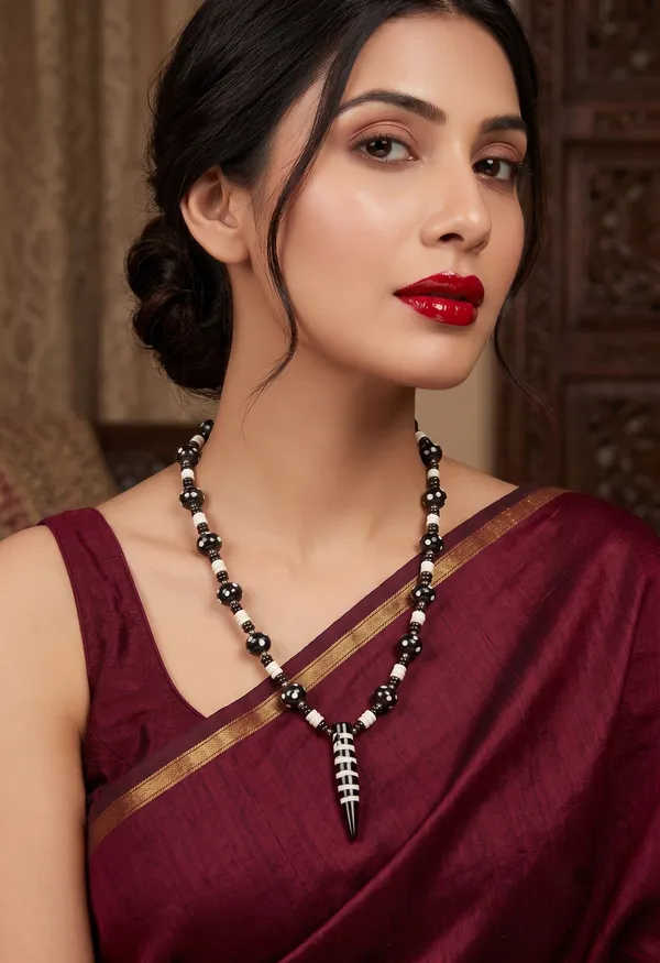 Black_Beaded_Traditional_Necklace_for_Women
