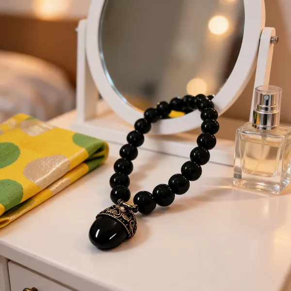 Black_Brass_Glass_Single_Strand_Pendant_Necklace_For_Women