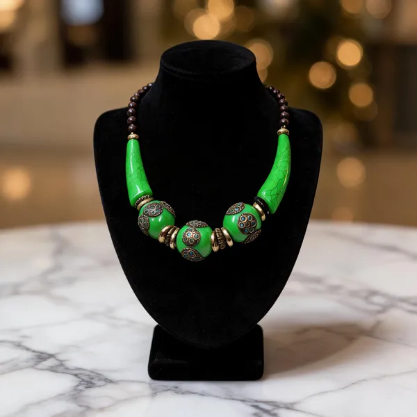 Green_Resin_Beaded_Statement_Necklace_For_Women