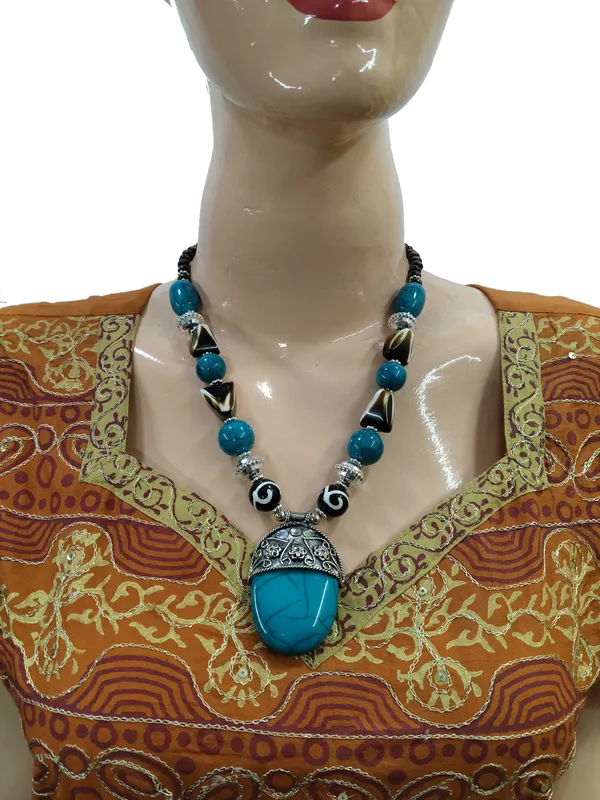 Blue_Beaded_Pendant_Necklace_for_Women